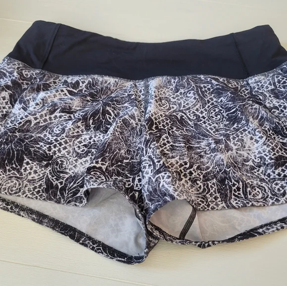 Lululemon Run Times Short II in Serigraph Alpine White Black Multi / Black - Picture 8 of 13